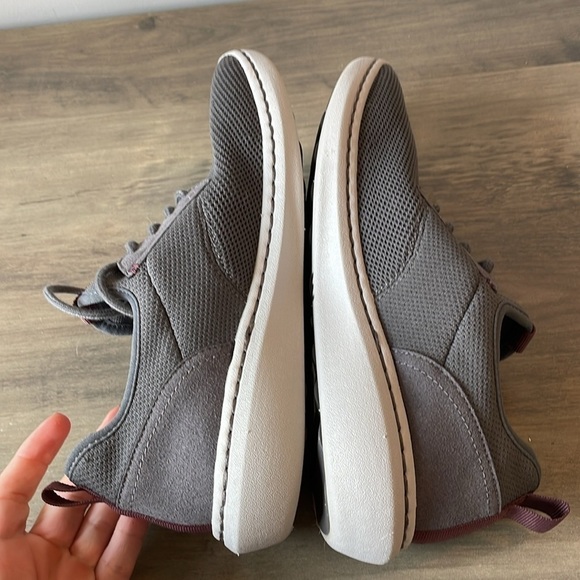 Clark’s, men’s/youth 7, women’s 8.5-9, step urban low gray tennis shoe - Picture 6 of 9